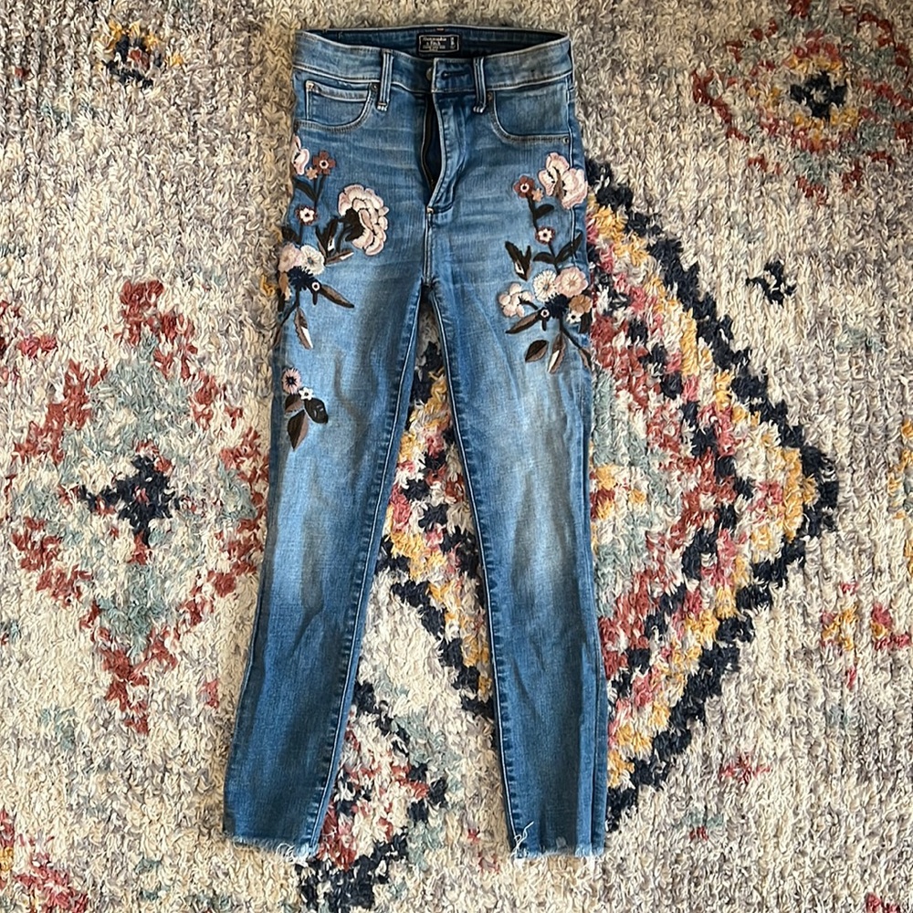 A&F Simone High Rise Ankle Size 24